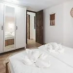 Spacious & Modern 3br Flat By Andrassy Blvd Apartament Budapeszt