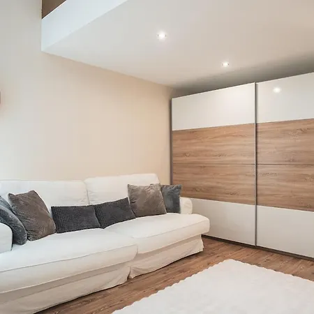 Spacious & Modern 3br Flat By Andrassy Blvd شقة *