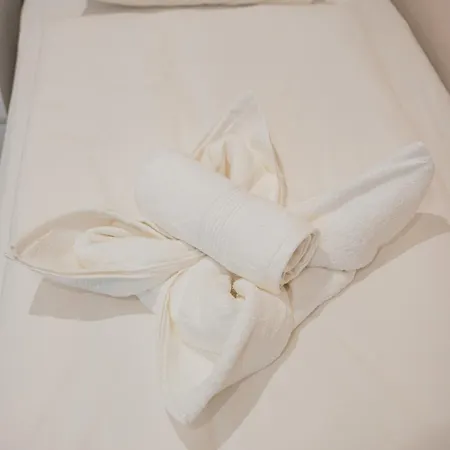 Spacious & Modern 3br Flat By Andrassy Blvd شقة *