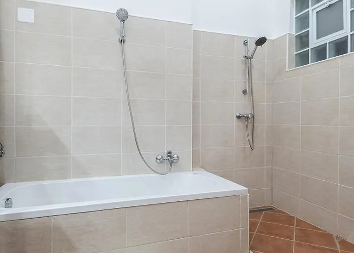 Spacious & Modern 3br Flat By Andrassy Blvd Βουδαπέστη