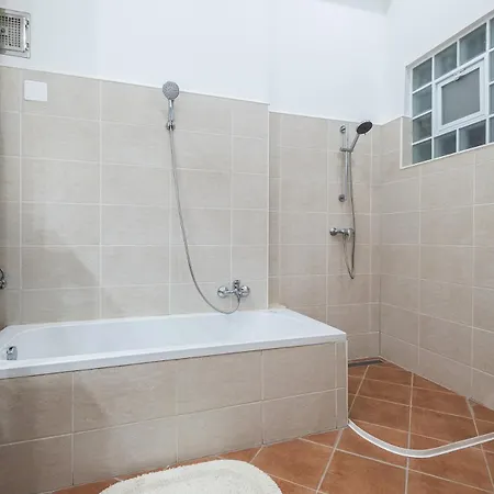 Spacious & Modern 3br Flat By Andrassy Blvd Budapeszt