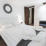Spacious & Modern 3br Flat By Andrassy Blvd